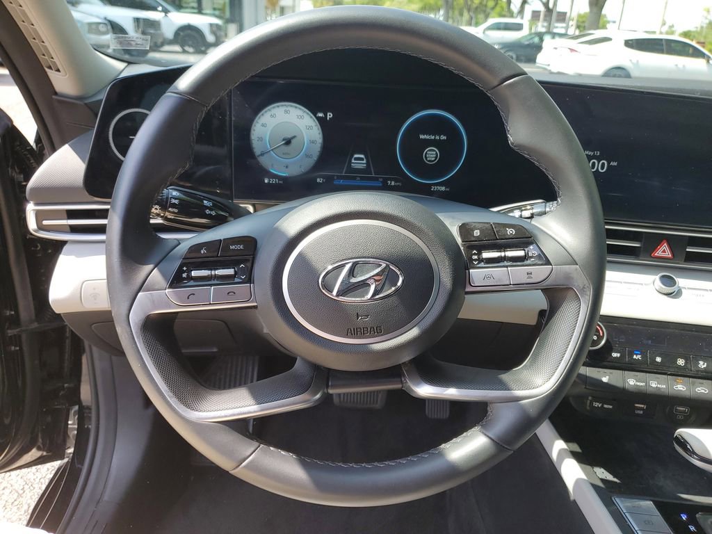 Used 2023 Hyundai Elantra Limited FWD image 19