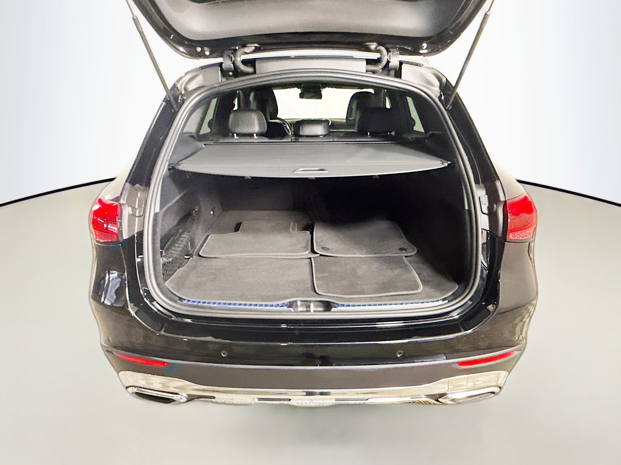 Used 2025 Mercedes-Benz GLC 300 4MATIC image 35