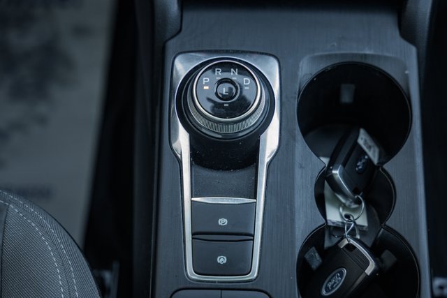 Used 2022 Ford Escape SE w/ SE Sport Appearance Package image 29