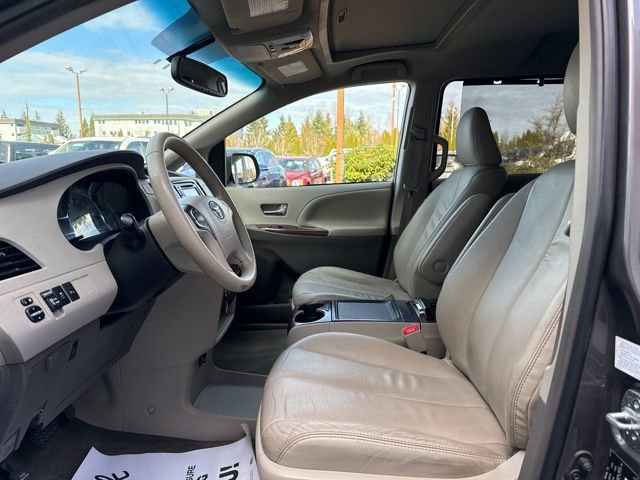 Used 2014 Toyota Sienna XLE image 25