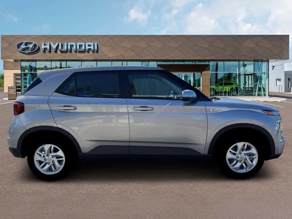 New 2026 Hyundai Venue SE FWD image 2