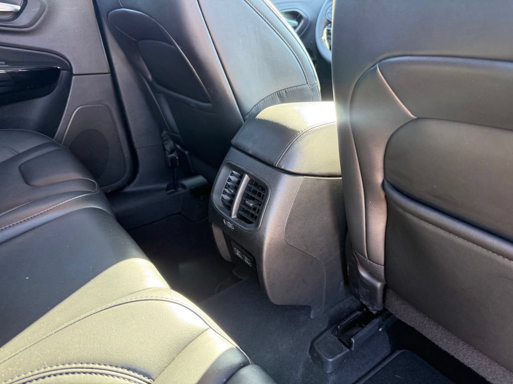Used 2021 Jeep Cherokee Latitude Plus AWD/4WD image 18