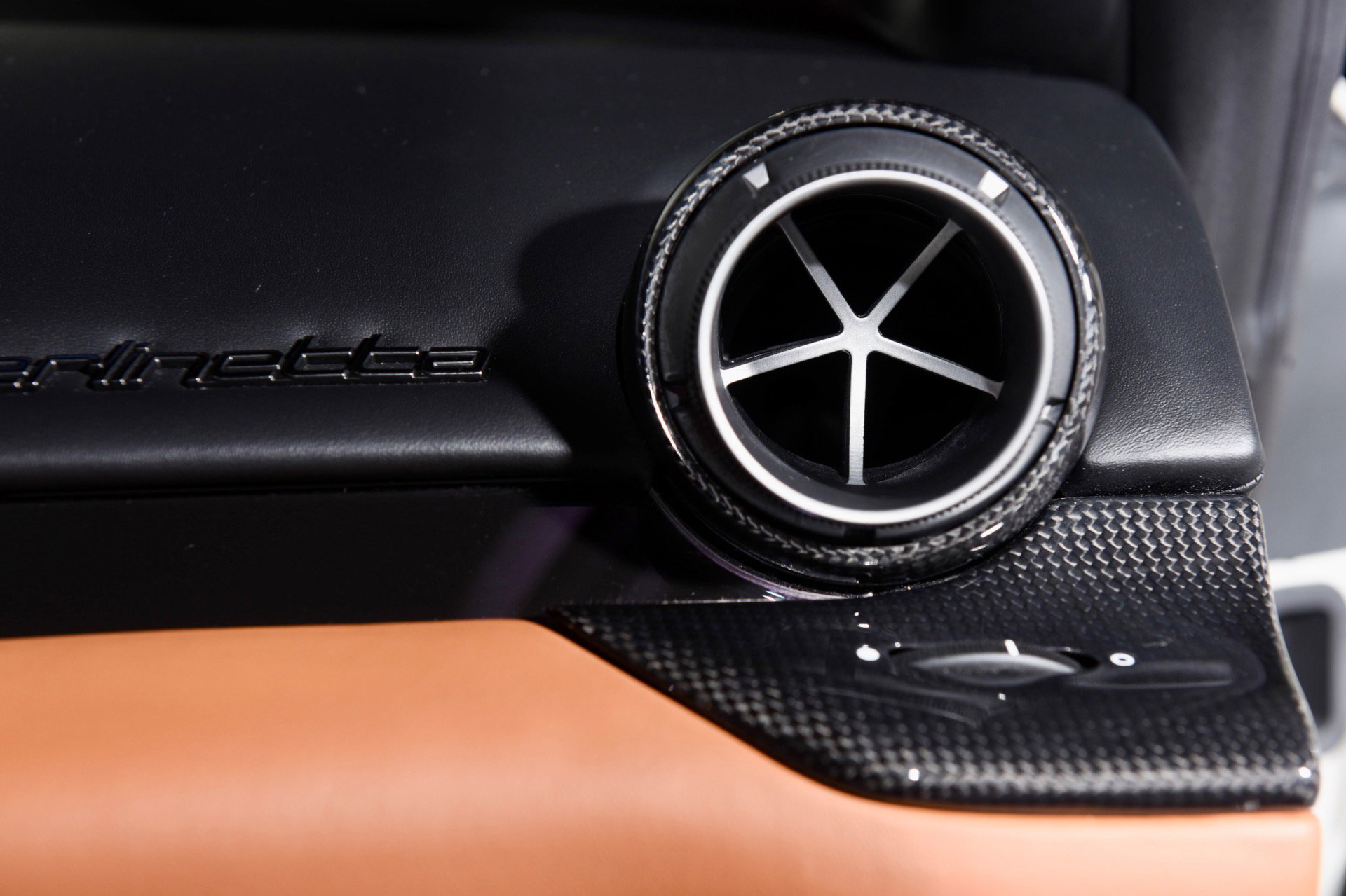 Used 2014 Ferrari F12 Berlinetta RWD image 33