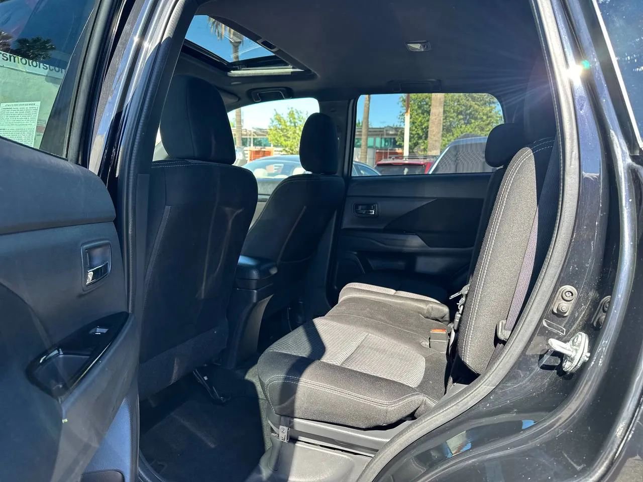 Used 2018 Mitsubishi Outlander LE image 29