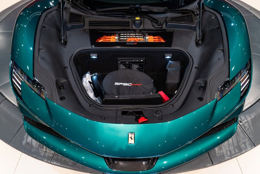 Used 2024 Ferrari SF90 Spider image 21