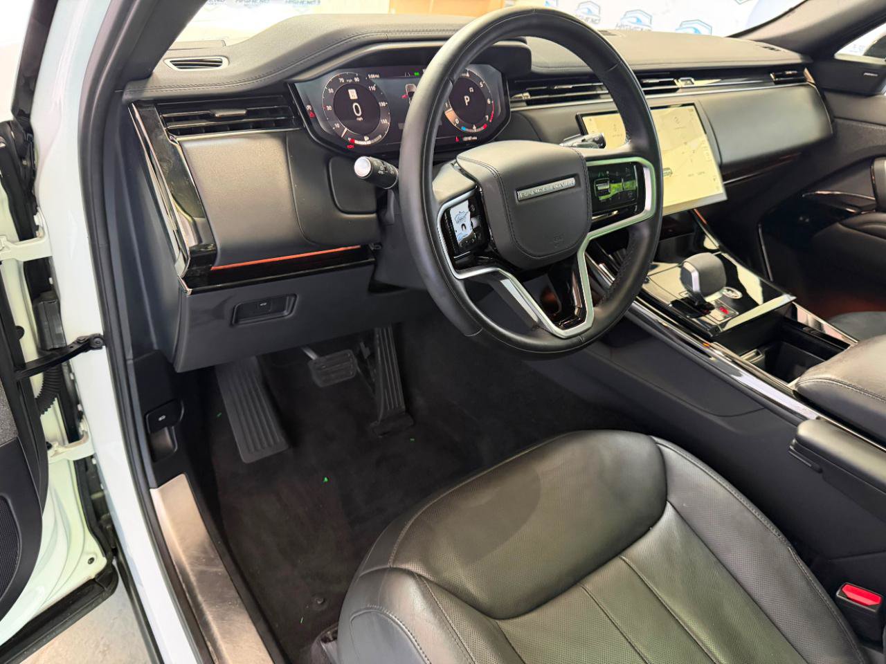 Used 2024 Land Rover Range Rover Sport SE AWD/4WD image 15
