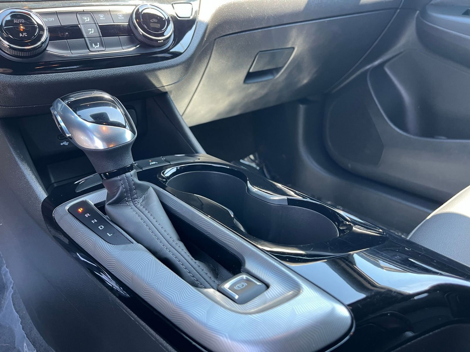 Used 2025 Buick Envista Sport Touring FWD image 42