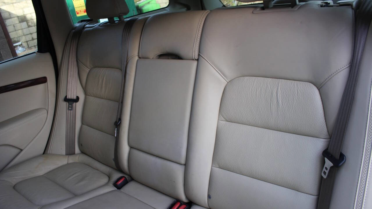 Used 2013 Volvo XC70 3.2 image 17