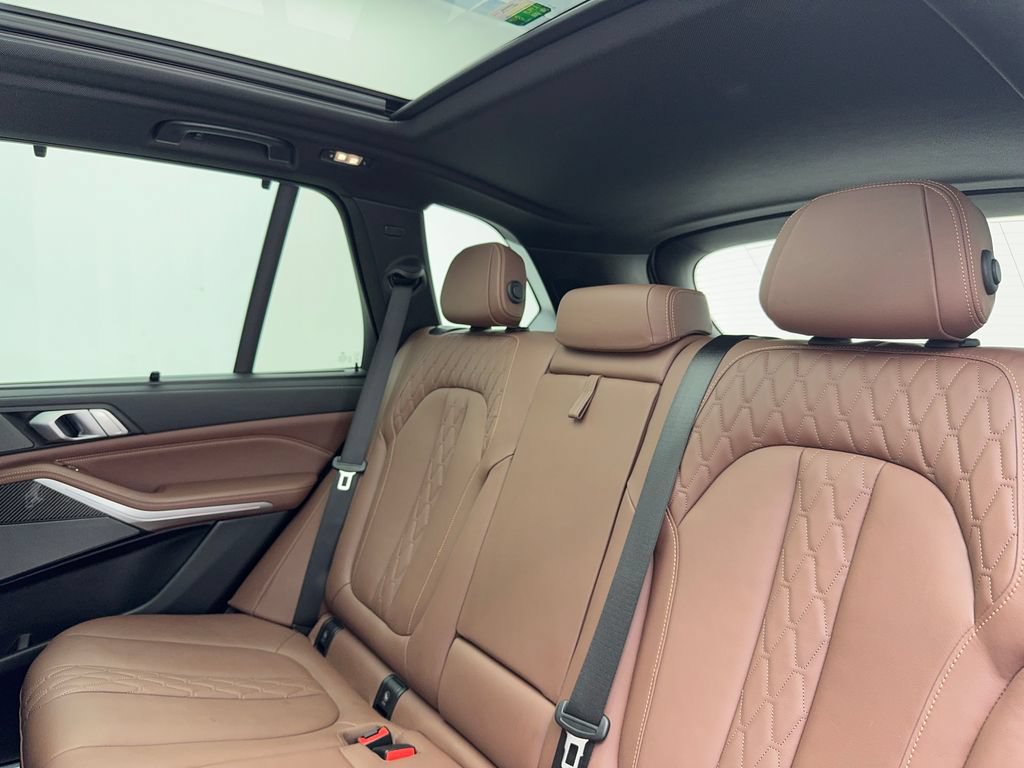 Used 2022 BMW X5 M50i w/ Dynamic Handling Package AWD/4WD image 38