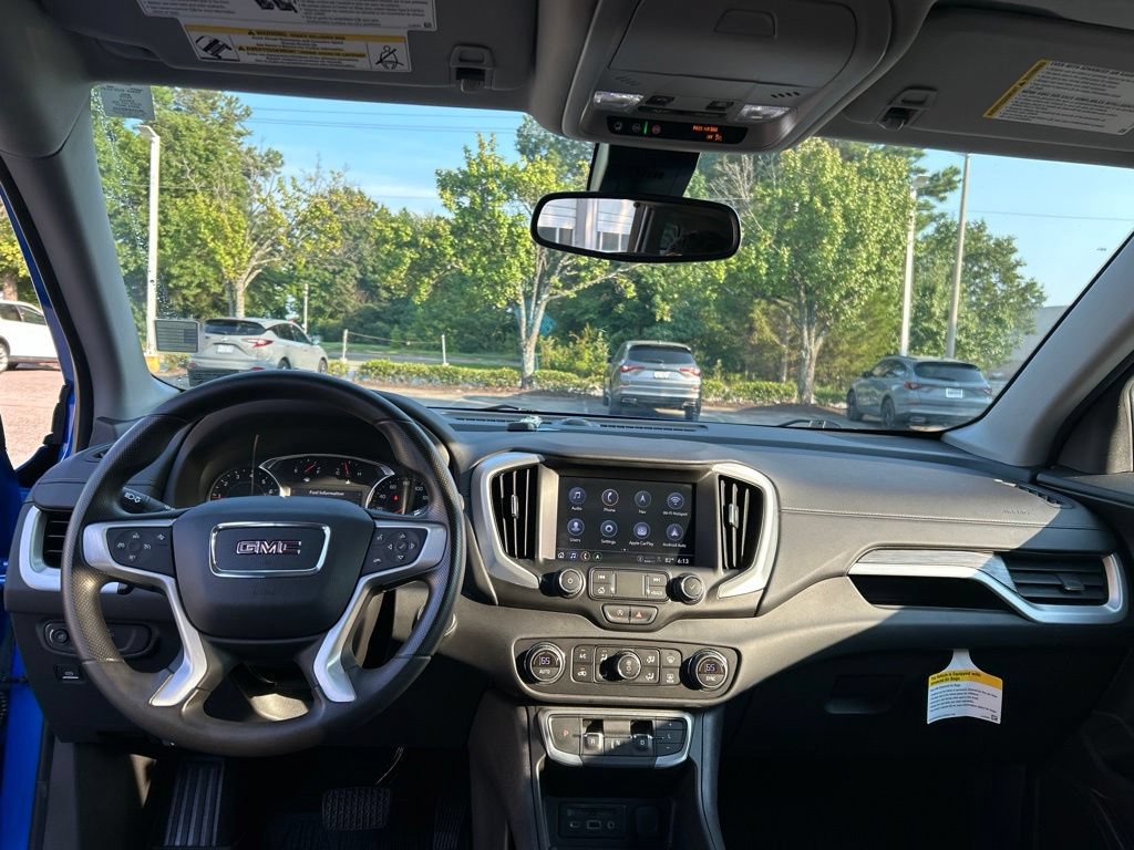 Used 2024 GMC Terrain SLE w/ Driver Convenience Package FWD image 20