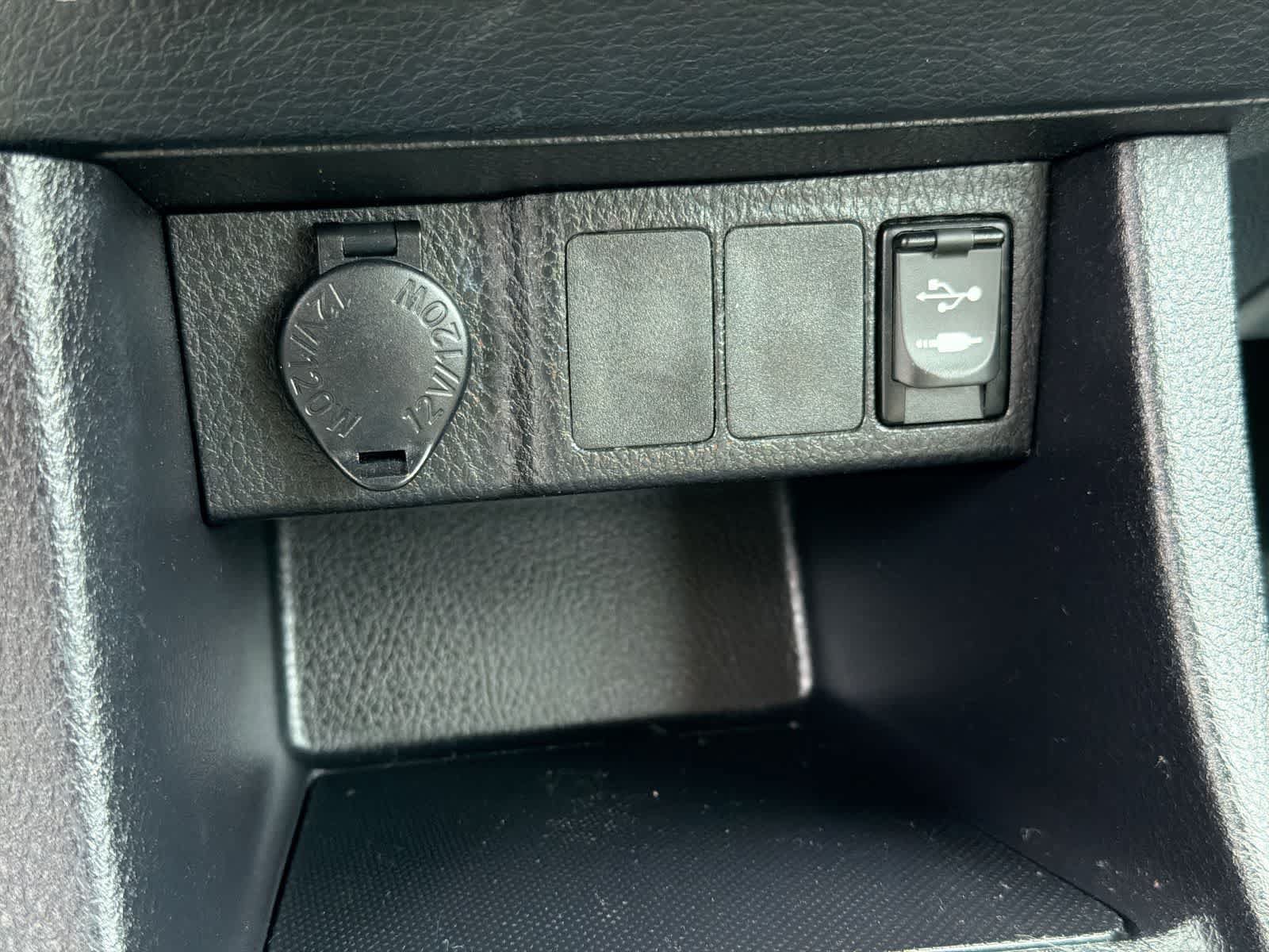 Used 2015 Toyota Corolla LE FWD image 31