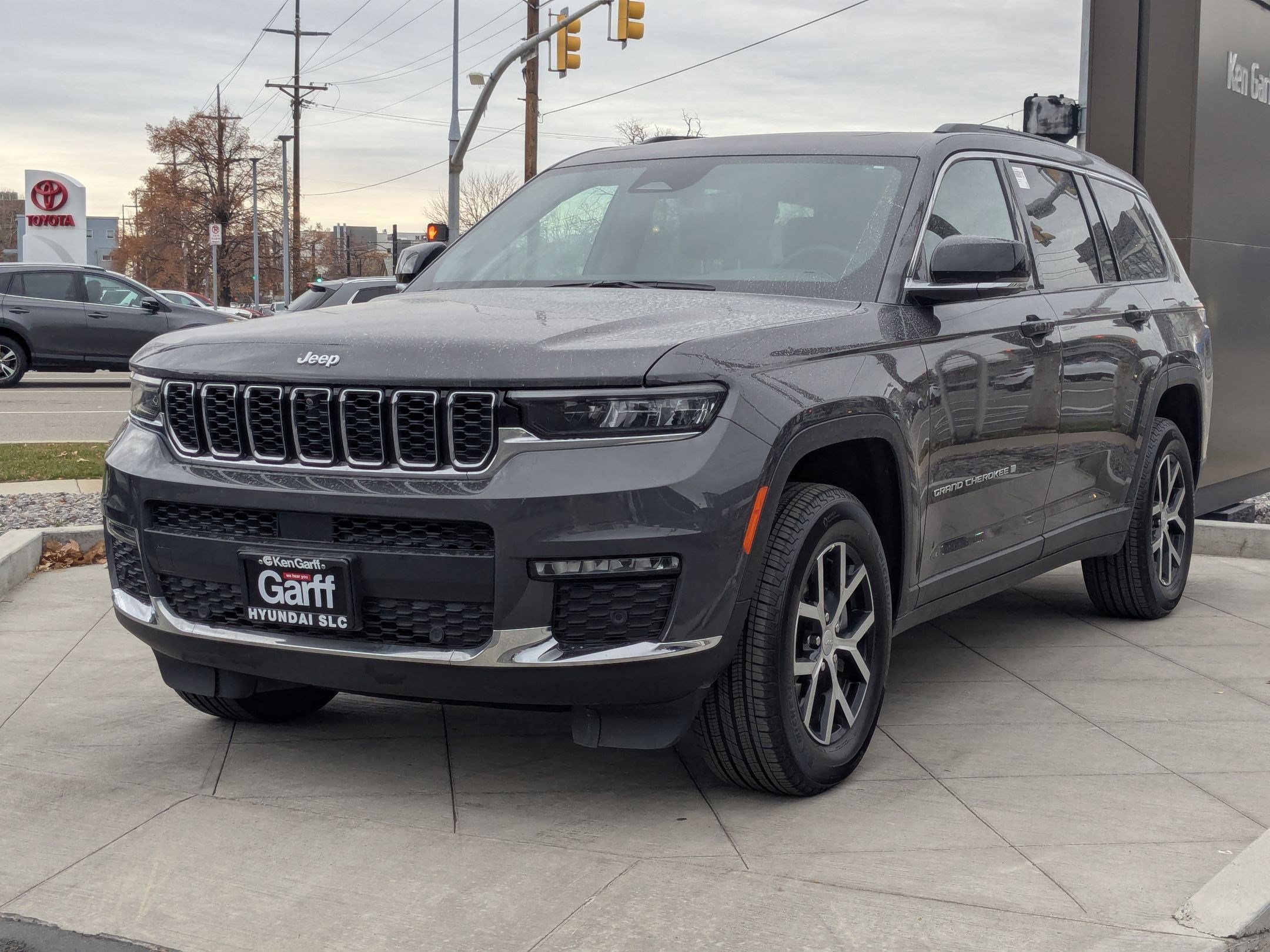 Used 2024 Jeep Grand Cherokee L Limited w/ Luxury Tech Group II image 10