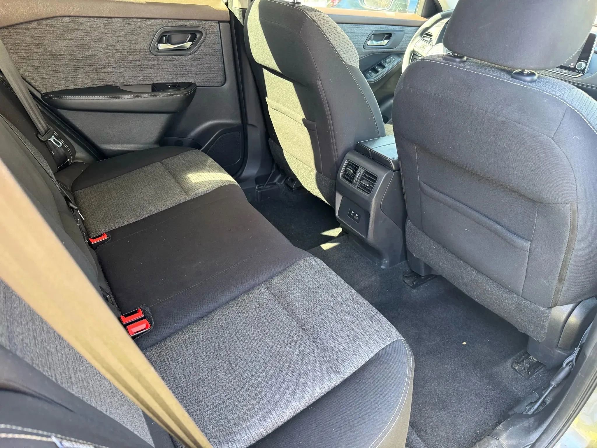Used 2021 Nissan Rogue SV image 21