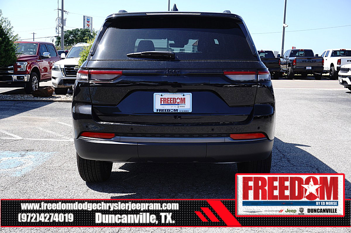 New 2026 Jeep Grand Cherokee Altitude RWD image 4