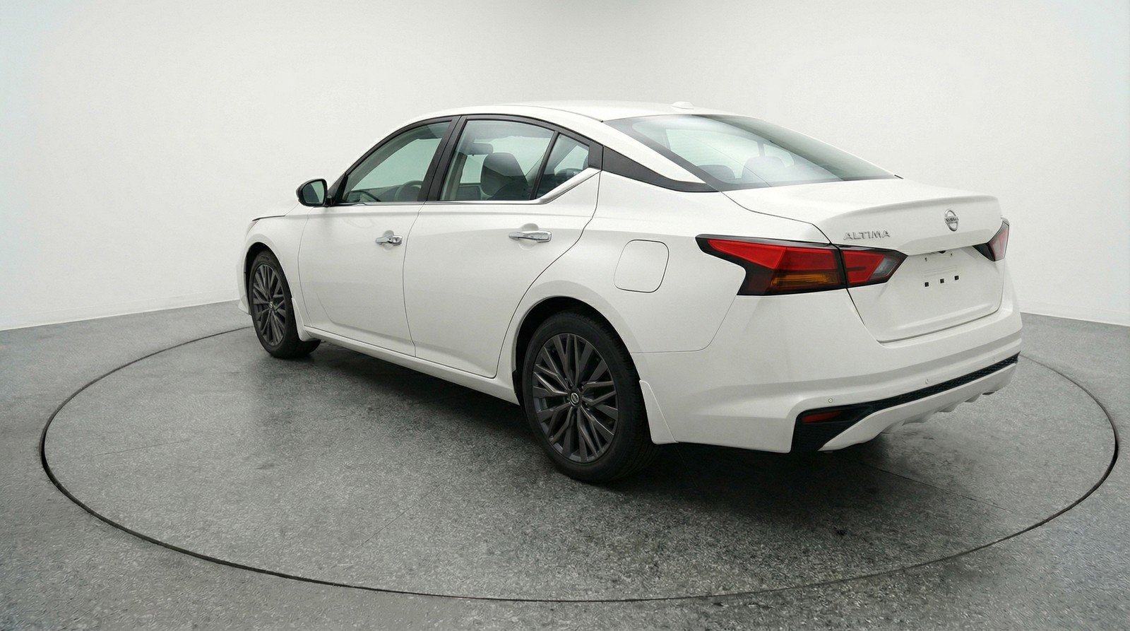 Used 2025 Nissan Altima 2.5 SV image 6