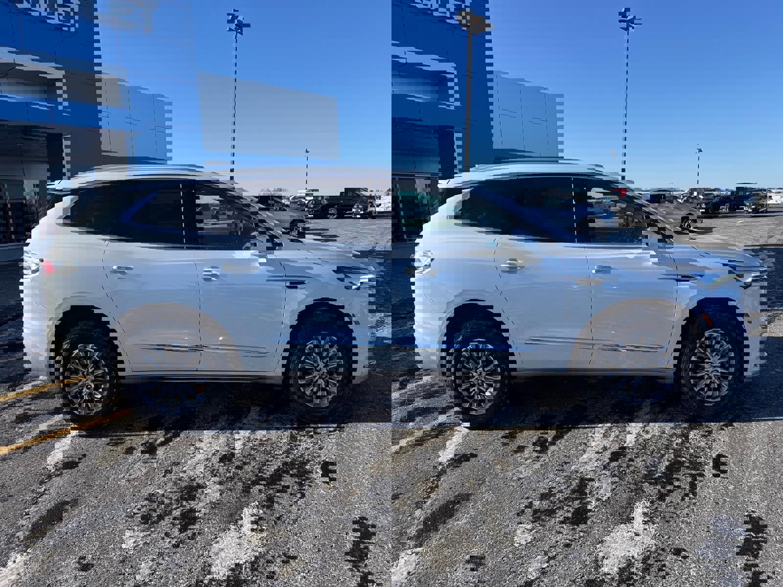 Used 2024 Buick Enclave Essence w/ Technology Package image 2