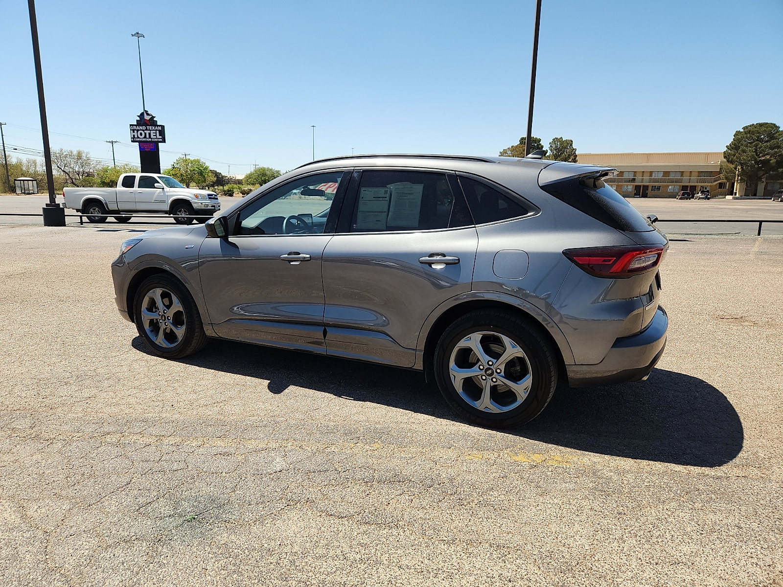 Certified 2024 Ford Escape ST-Line image 4