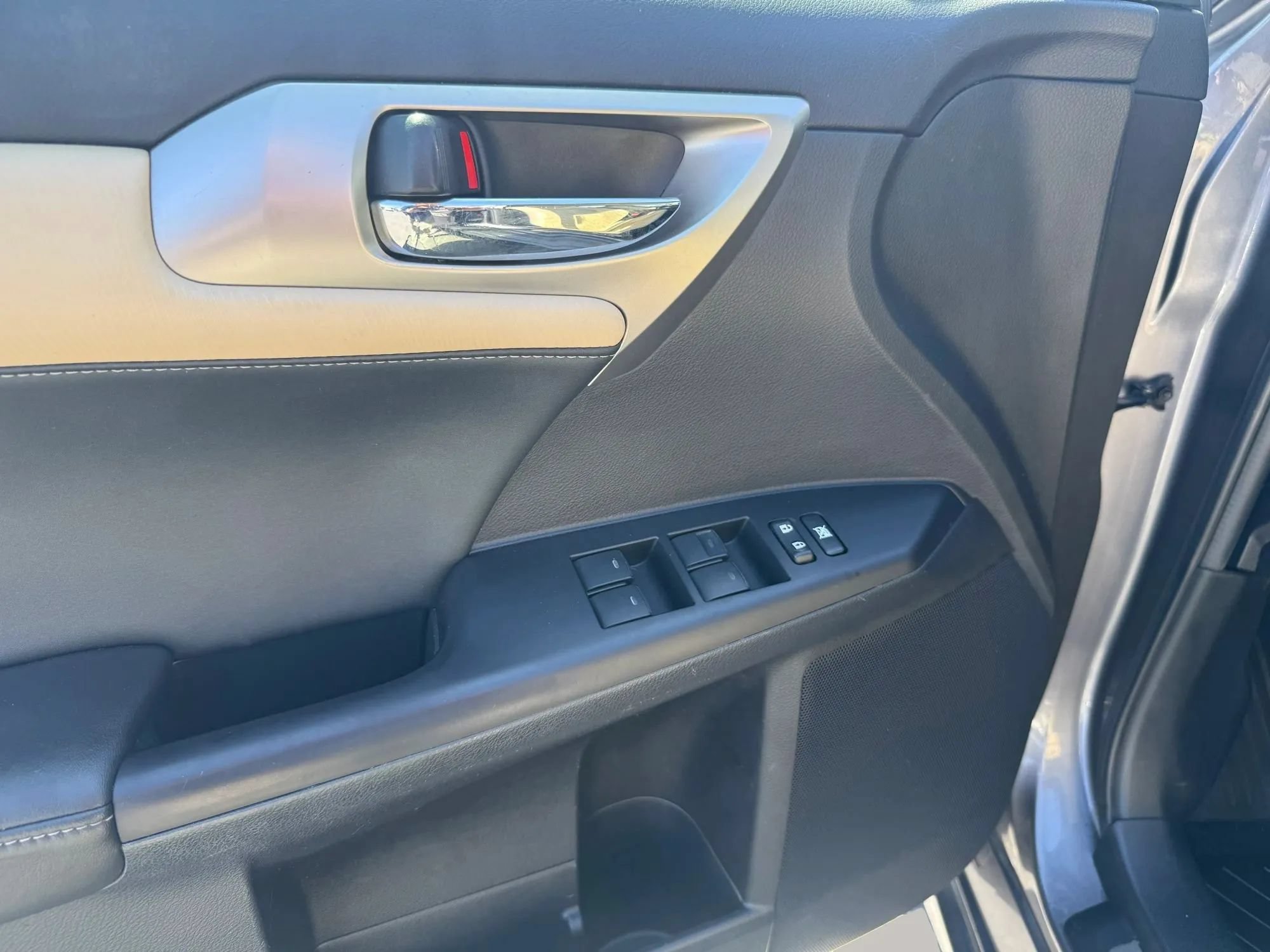 Used 2015 Lexus CT 200h w/ Navigation Package FWD image 11