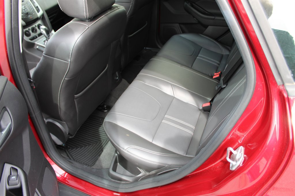 Used 2014 Ford Focus SE w/ Equipment Group 201A FWD image 7