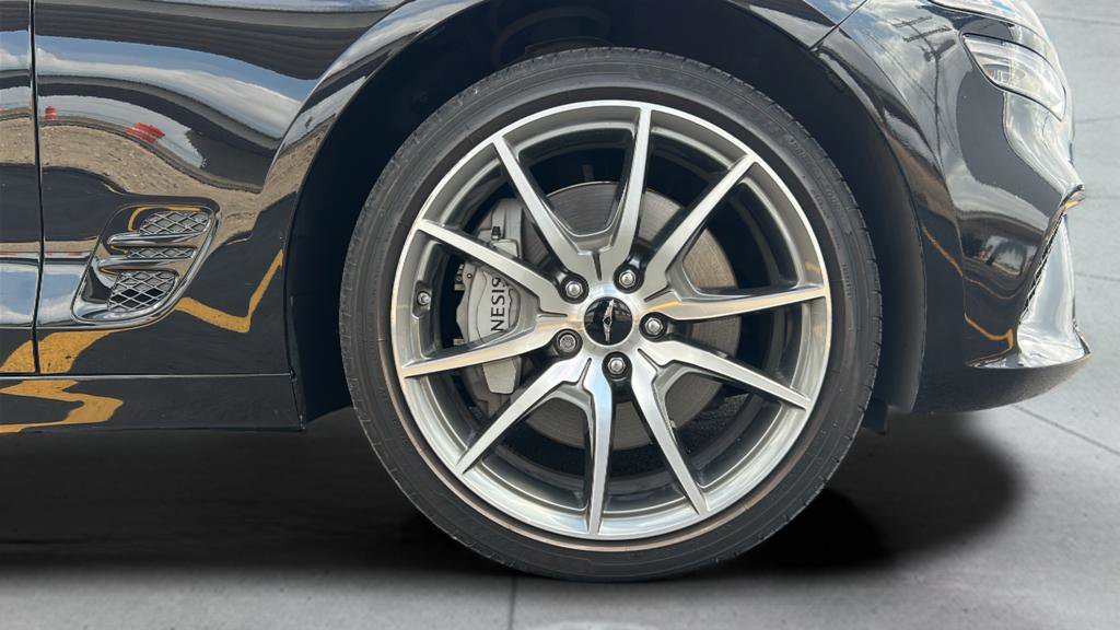 Used 2025 Genesis G70 2.5T image 31