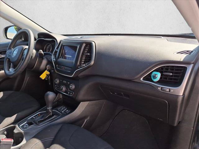Used 2019 Jeep Cherokee Latitude w/ Popular Appearance Group FWD image 14