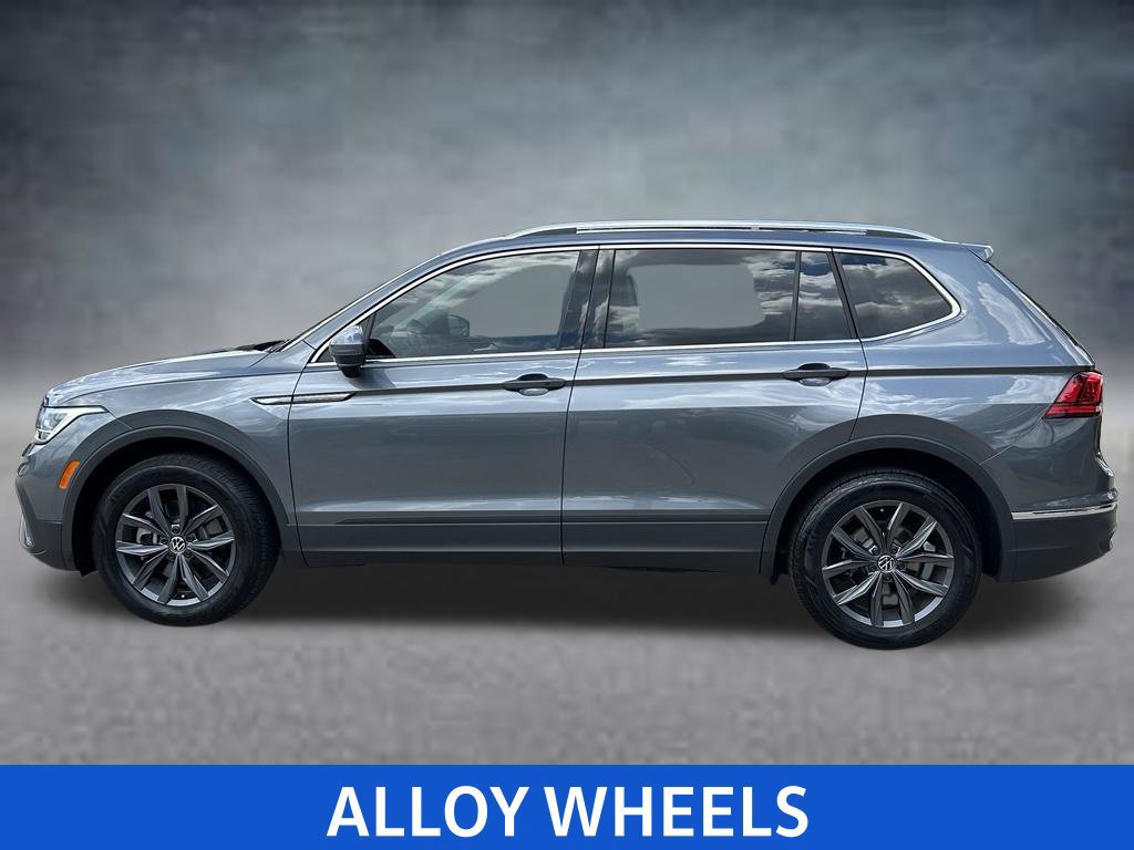 Certified 2023 Volkswagen Tiguan SE w/ Panoramic Sunroof Package FWD image 3