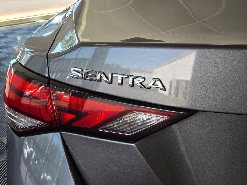 Used 2021 Nissan Sentra SV FWD image 13