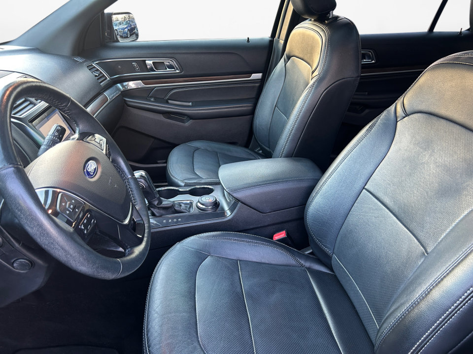 Used 2019 Ford Explorer Limited w/ Class III Trailer Tow Package image 9