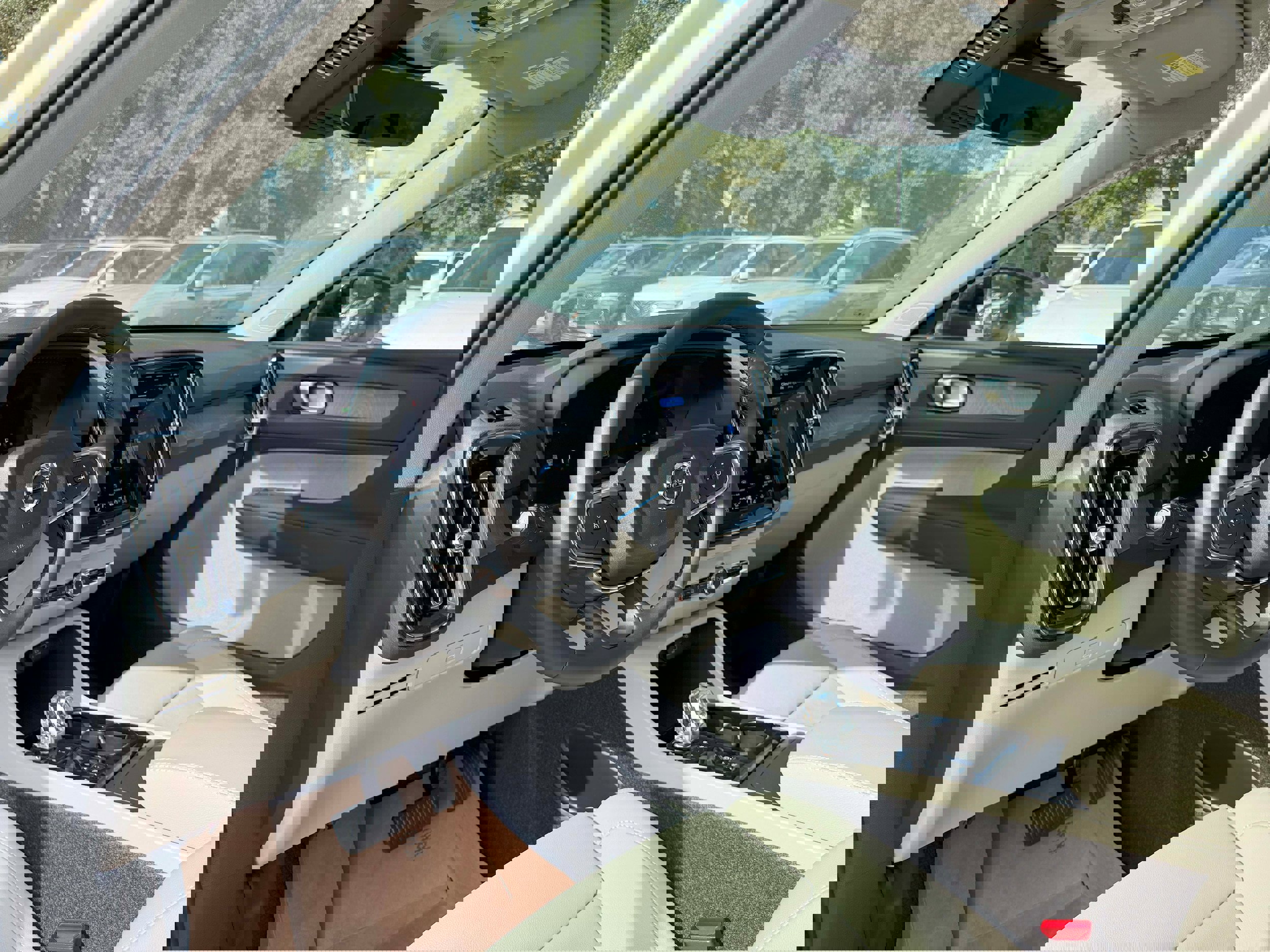 New 2026 Volvo XC40 B5 Plus w/ Protection Package Premier image 12