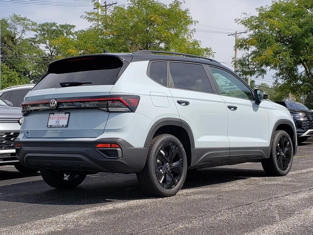 New 2027 Volkswagen Taos SE FWD image 3