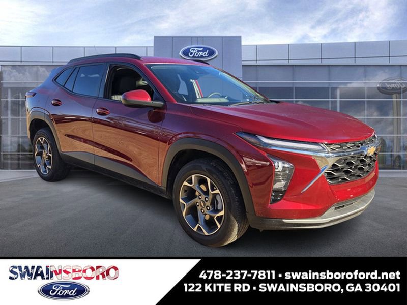 Used 2025 Chevrolet Trax LT image 1