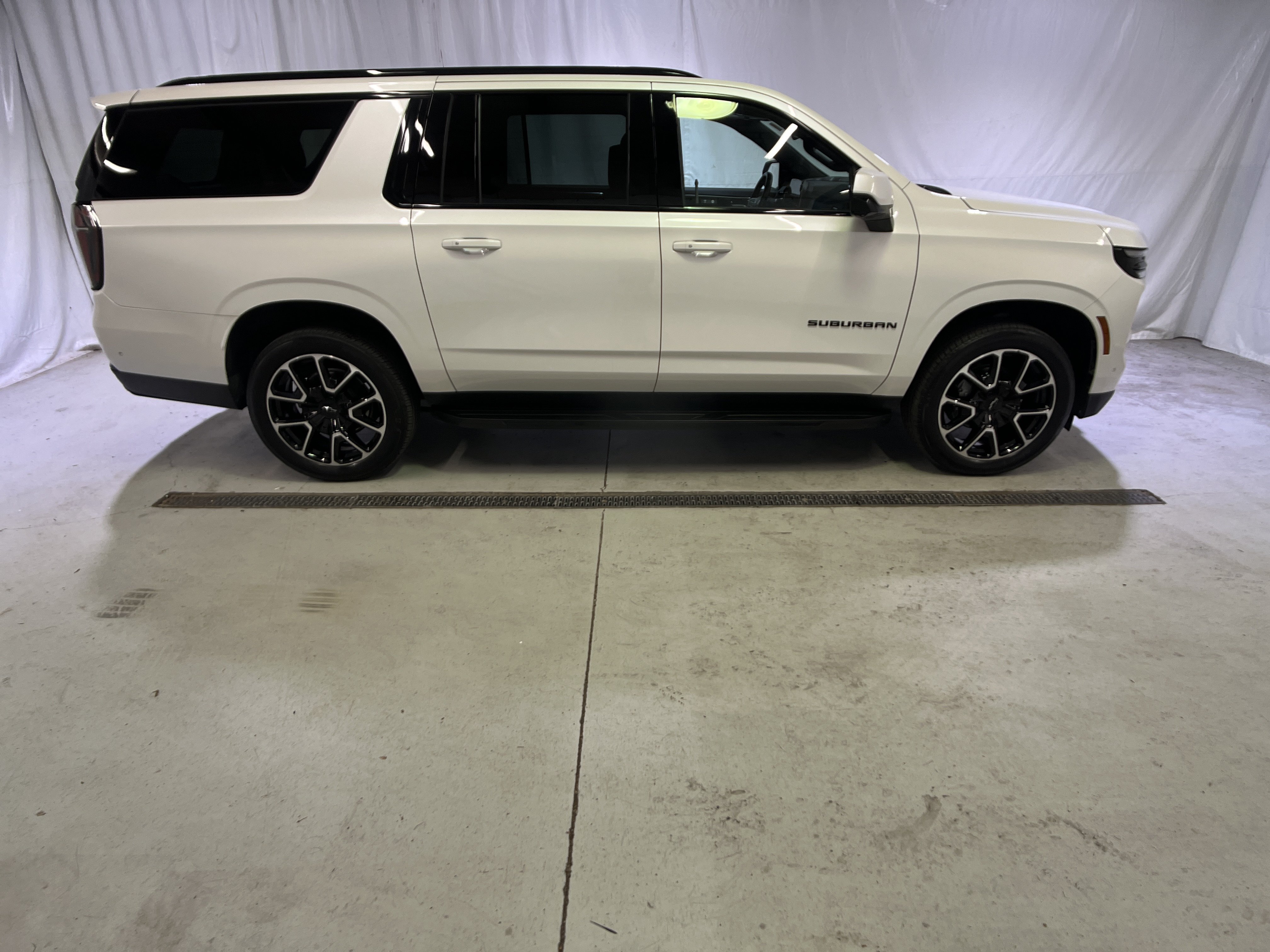 Certified 2025 Chevrolet Suburban RST w/ Sun And Tow Package RWD image 12