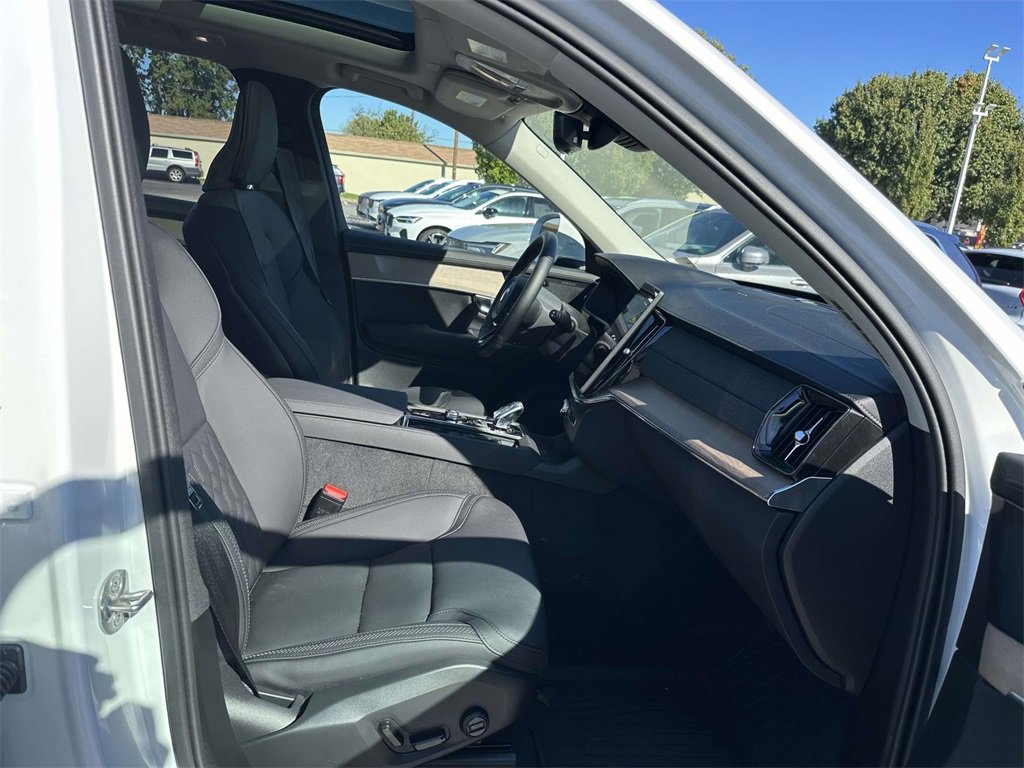 New 2025 Volvo XC90 T8 Plus w/ Protection Package Premier image 11