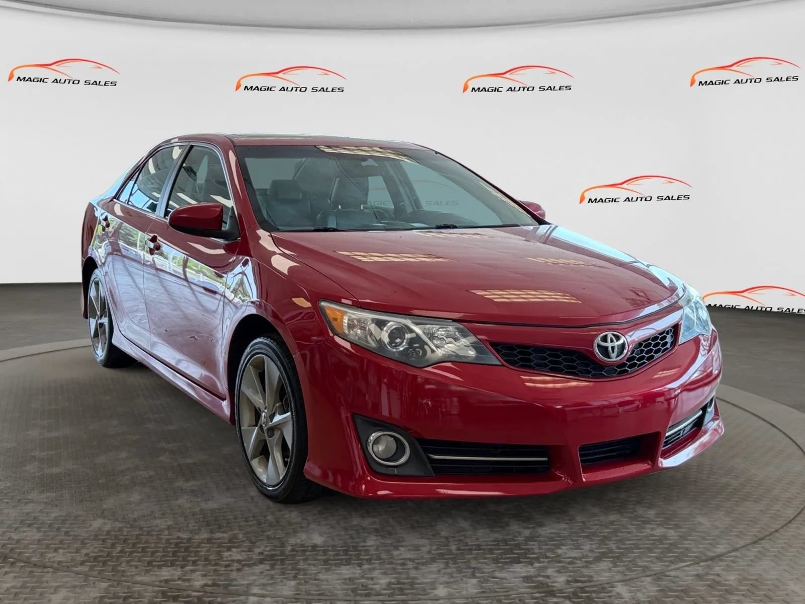 Used 2014 Toyota Camry SE FWD image 5