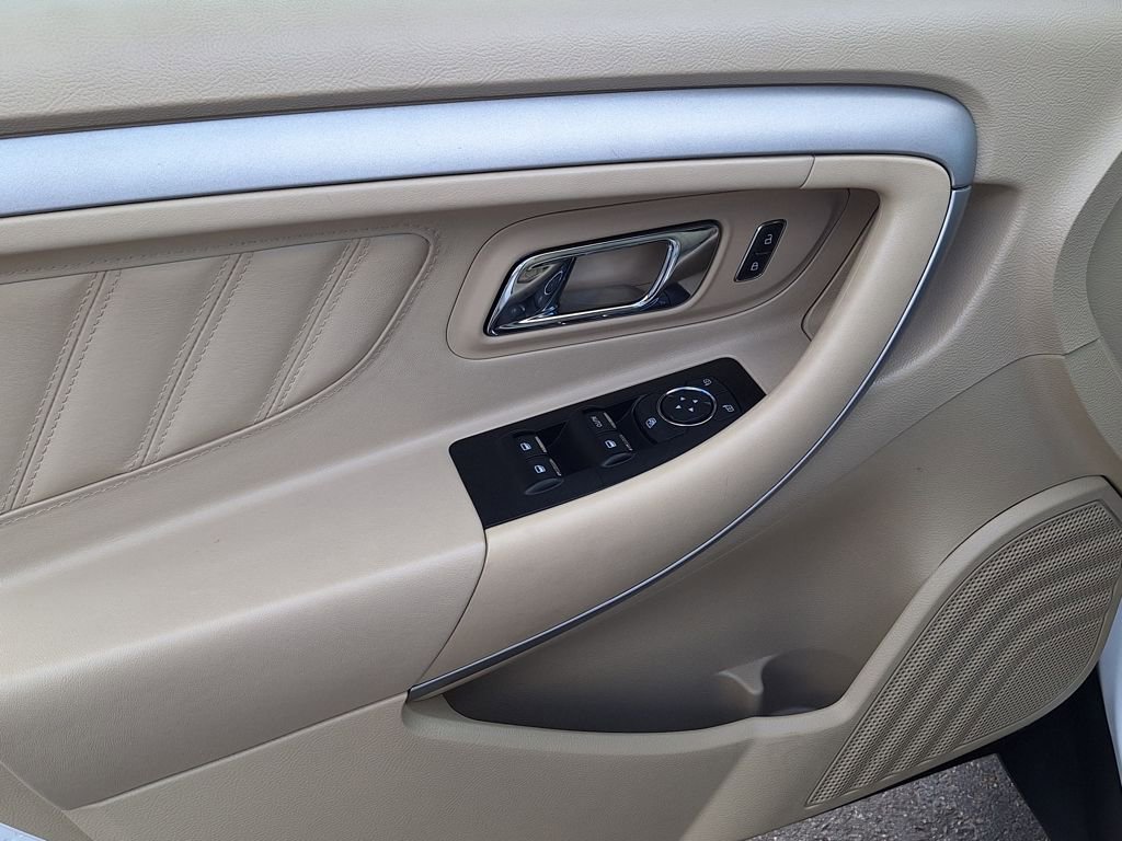 Used 2019 Ford Taurus SE image 9