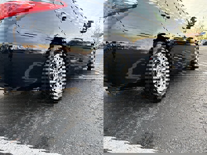 Used 2016 Toyota Camry LE image 5