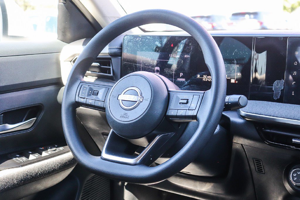 Used 2025 Nissan Kicks SV AWD/4WD image 15