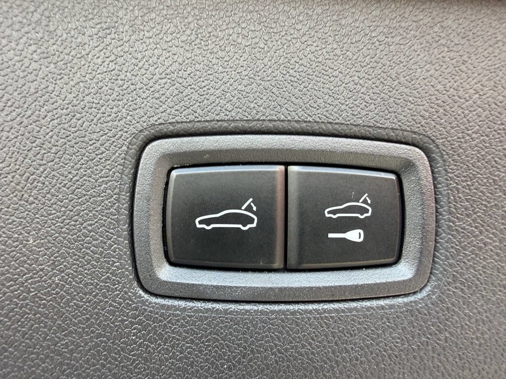 Used 2025 Porsche Cayenne AWD/4WD image 29