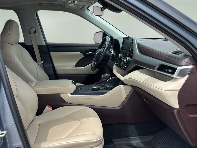 Used 2020 Toyota Highlander XLE FWD image 11