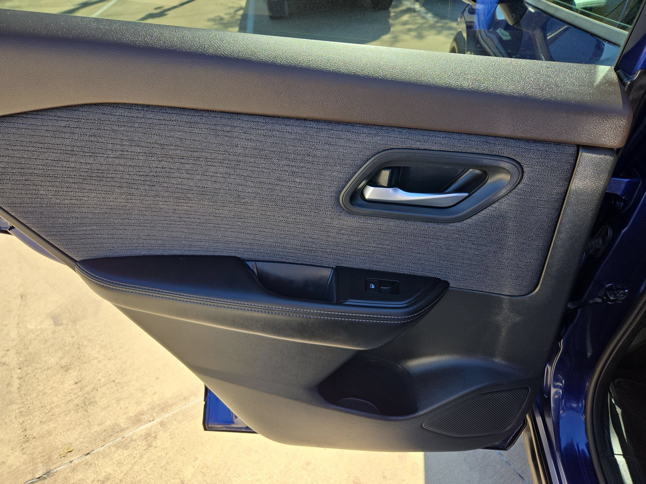 Used 2023 Nissan Rogue SV FWD image 14