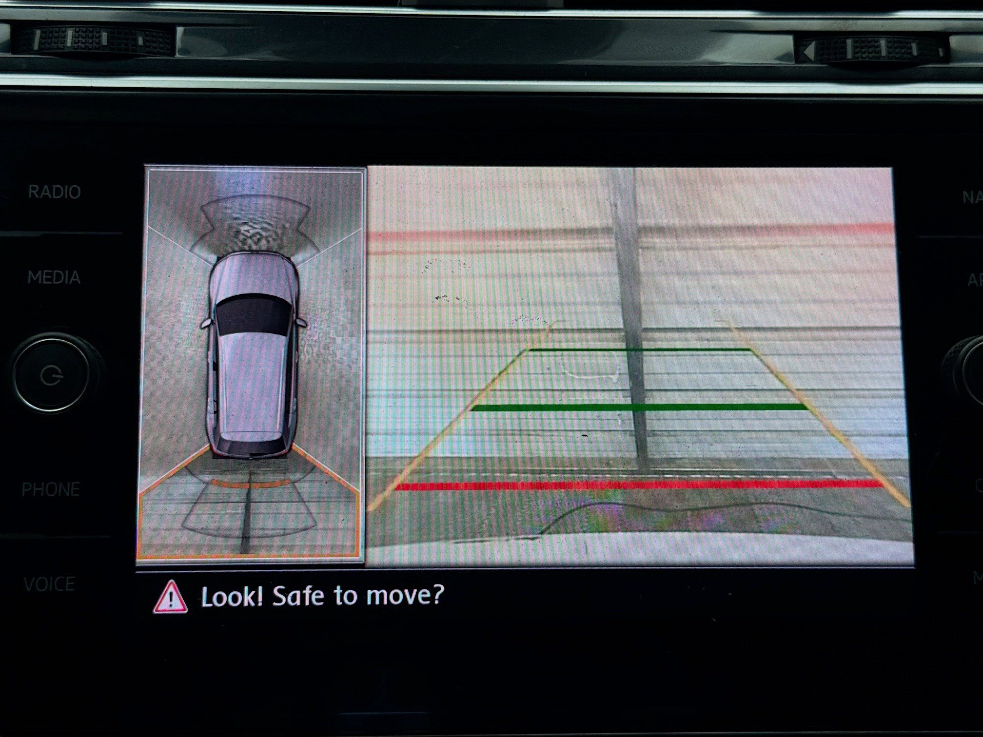 Used 2018 Volkswagen Tiguan SEL Premium FWD image 16