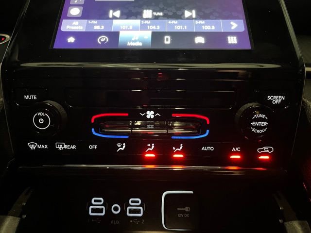 Used 2023 Jeep Grand Cherokee Laredo AWD/4WD image 23