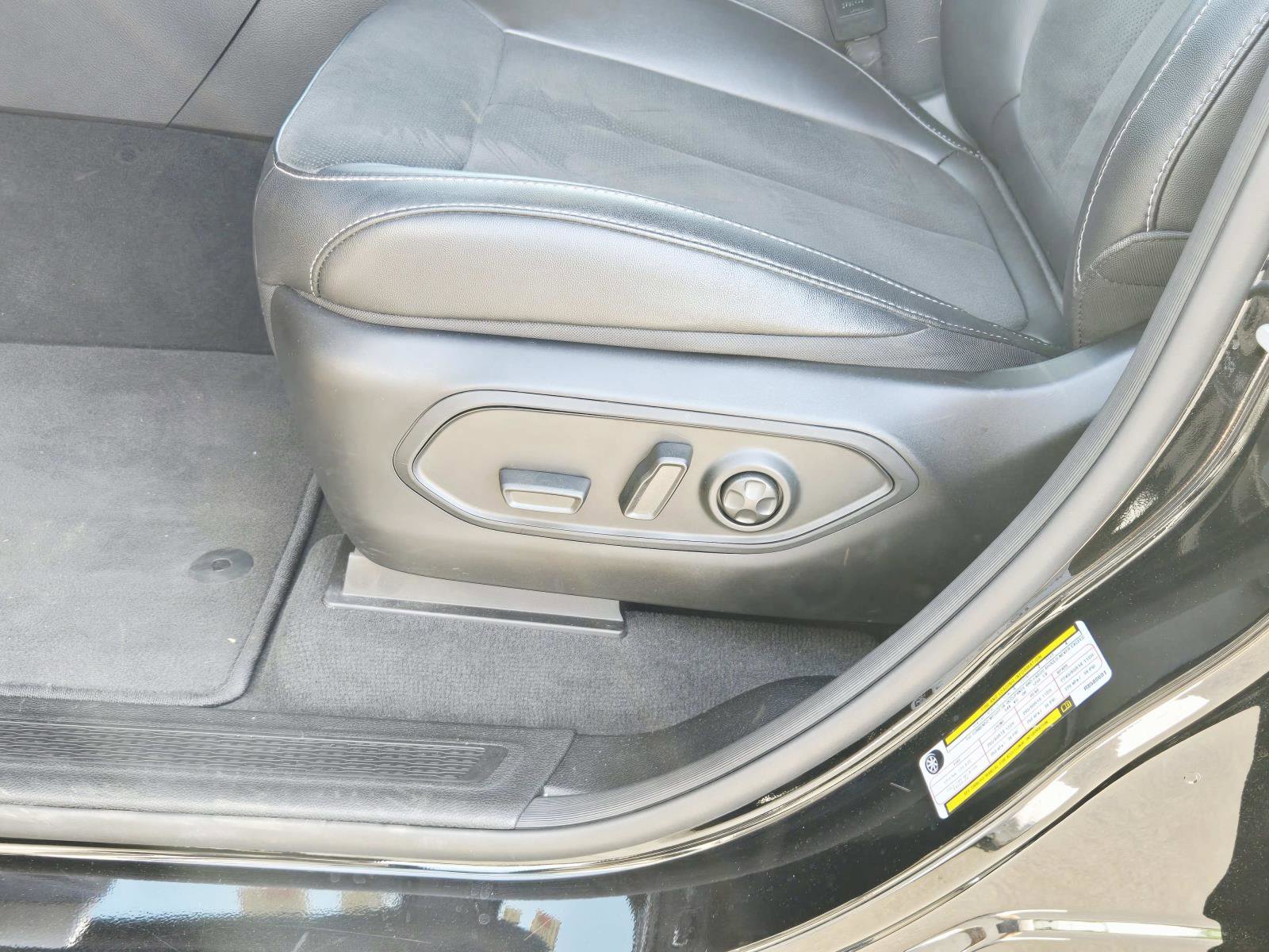 Used 2024 Jeep Grand Cherokee L Altitude AWD/4WD image 40