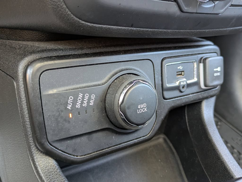 Used 2023 Jeep Renegade Altitude w/ Sun/Sound Group AWD/4WD image 15