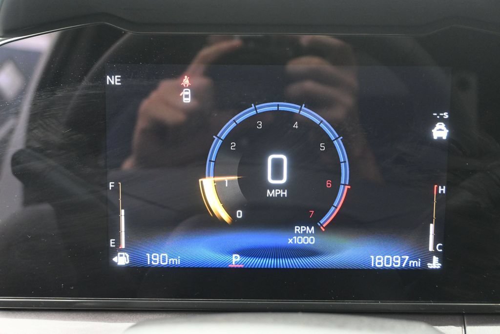 Used 2025 Chevrolet Trax ACTIV FWD image 13