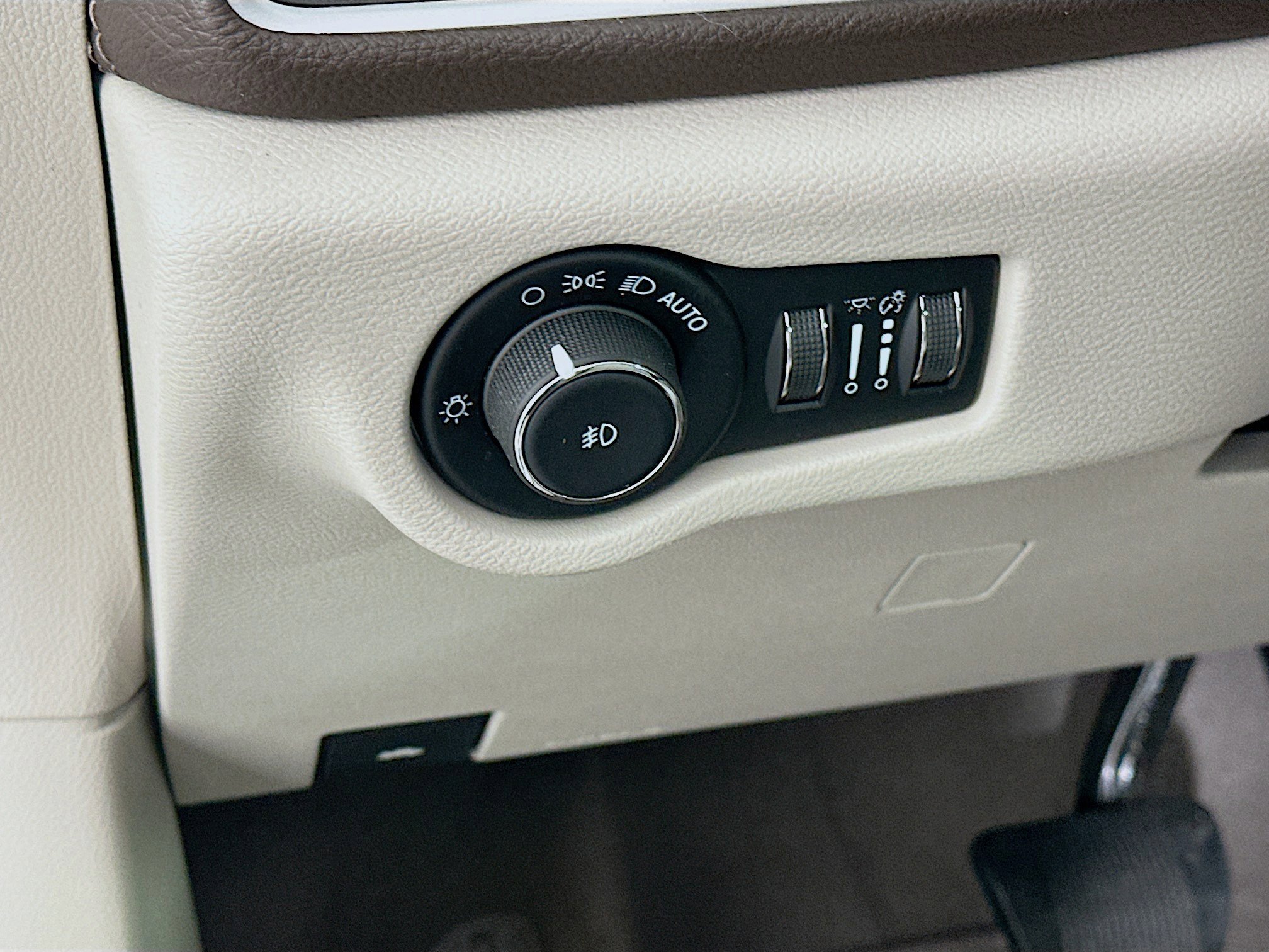 Used 2021 Chrysler Pacifica Touring-L image 17