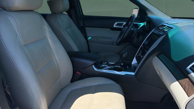 Used 2015 Ford Explorer Limited w/ Equipment Group 301A AWD/4WD image 25