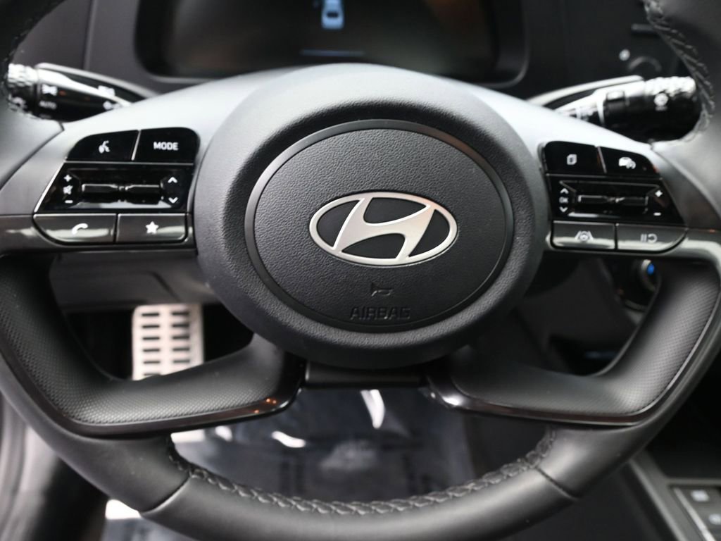 Certified 2025 Hyundai Elantra Sport image 18