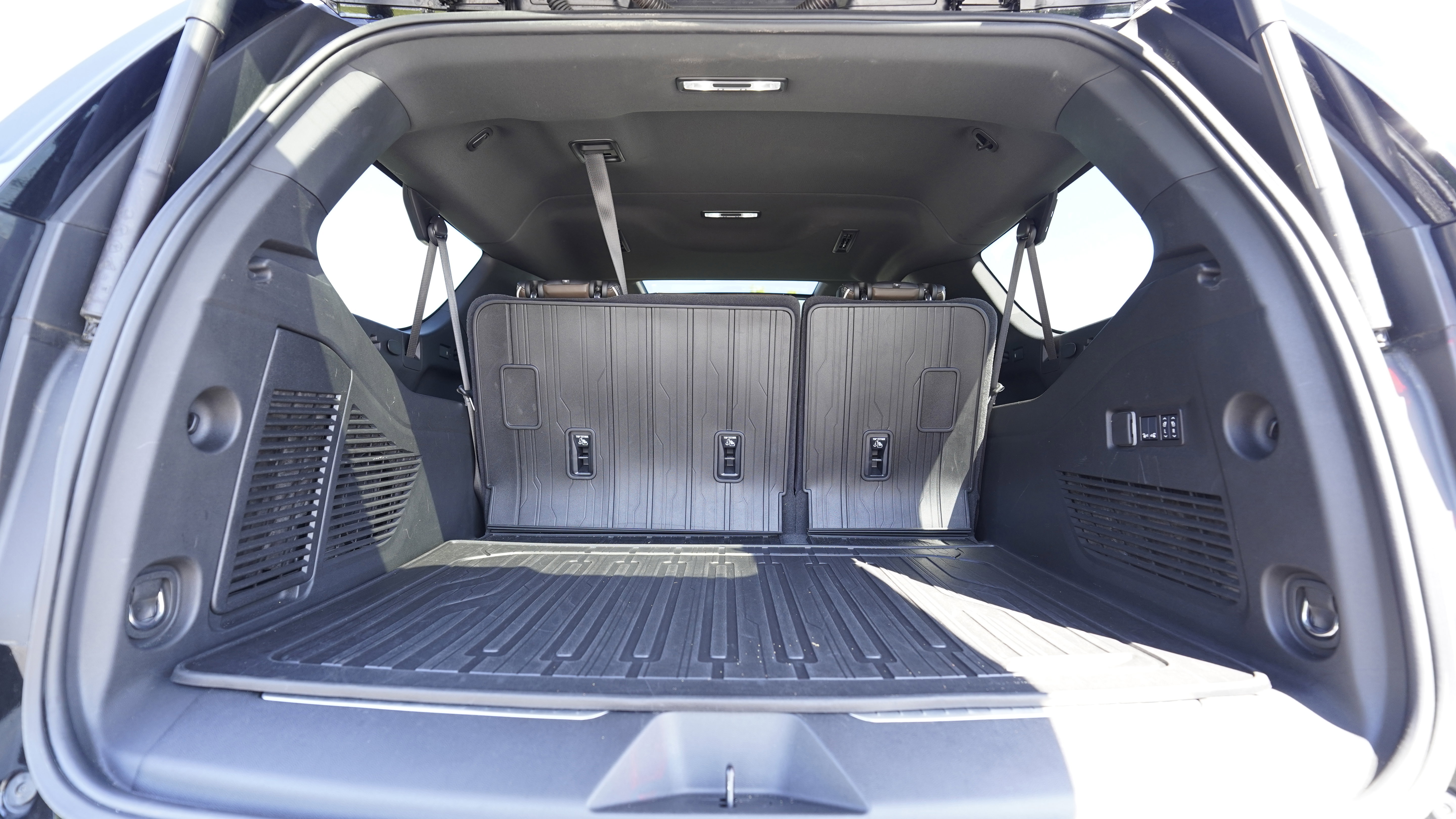 Used 2025 GMC Yukon XL Denali Ultimate AWD/4WD image 49