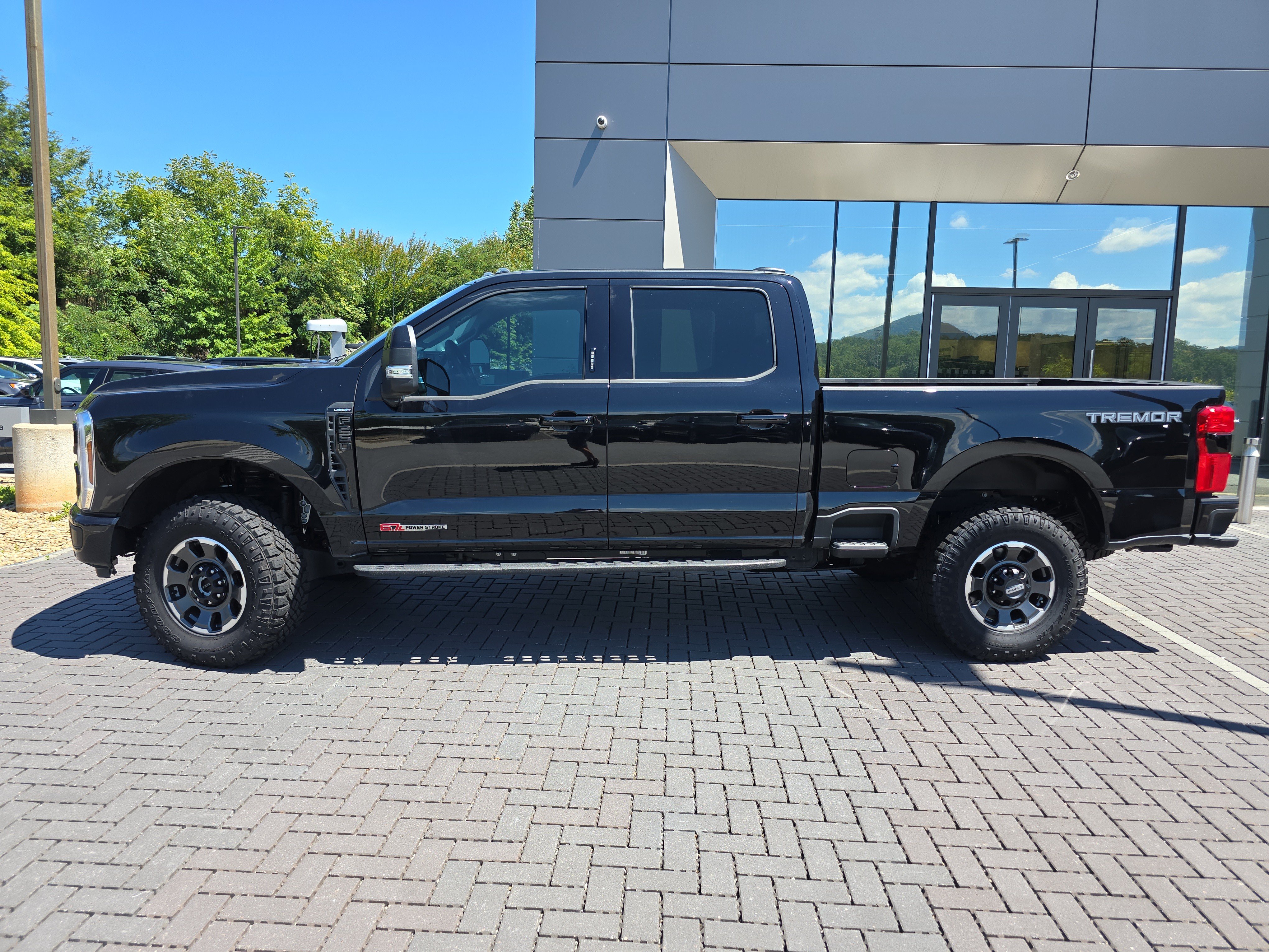 Used 2024 Ford F250 Lariat w/ Lariat Ultimate Package AWD/4WD image 8